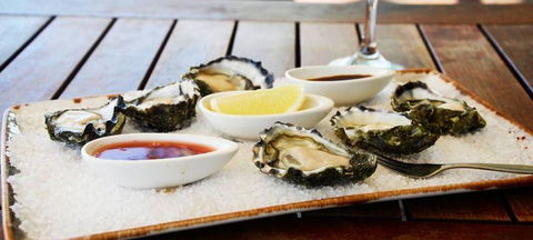 Waterfront Grill - Hotel VIC 2
