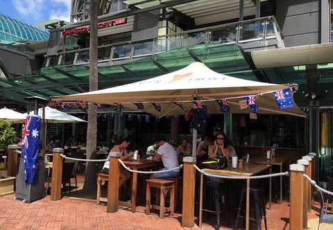Waterfront Grill - Hotel VIC 6