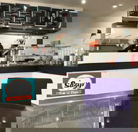 Sazys Fish  Chips - Hotel VIC