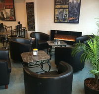 SKYES Cafe  Courtyard - Hotel VIC