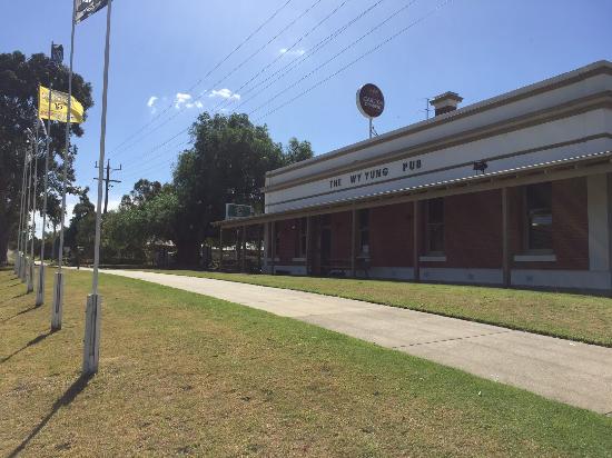 Manorina VIC Hotel VIC