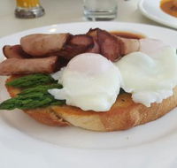 Hughzies Lakeside Brasserie - Hotel VIC