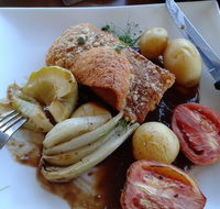 Swill 'N' Grill - Hotel VIC