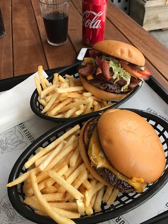 Burger Head - Hotel VIC 0