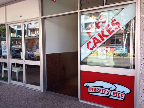 Perrett's Pies - Hotel VIC 0