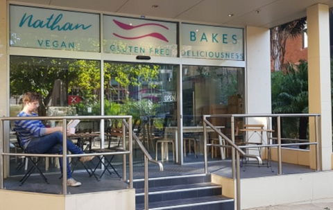 Nathan Bakes - Hotel VIC 0
