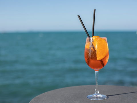 The Rocks - Restaurant, Bar, Pool Club - Hotel VIC 2