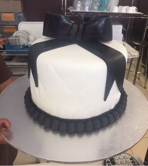 RE Artisian Patisserie - Hotel VIC 0