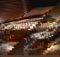 Evolve Spirits Bar - Hotel VIC