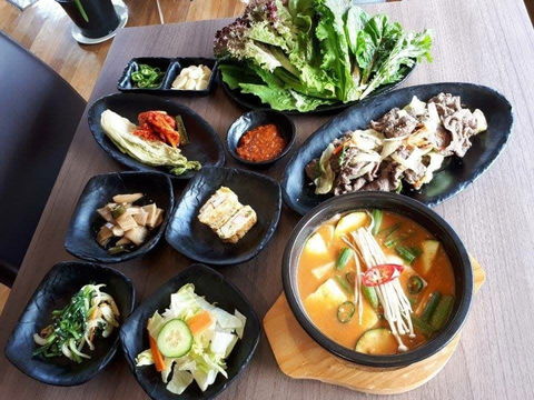 Chef's BBQ - Hotel VIC 0