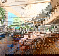 Poolside Restaurant and Bar - Hotel VIC