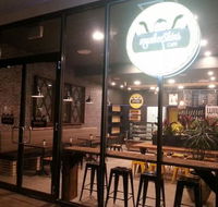 Munkeeskins Cafe - Hotel VIC