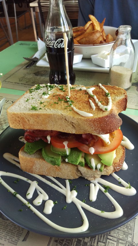 Chrome Coffee Lounge - Hotel VIC 4