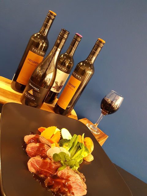 Aqua Restaurant & Bar - Hotel VIC 6