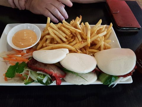 Lazy Susan’s - Hotel VIC 0