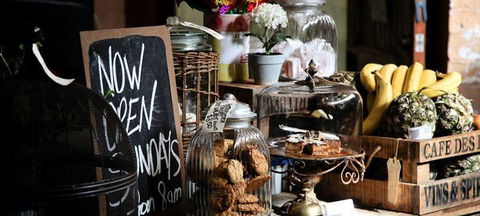 Worn-Out-Wares Cafe - Hotel VIC 1
