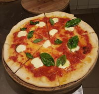 Flutterbucks Pizzeria - Hotel VIC