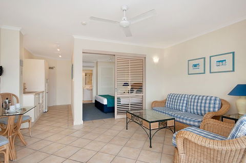 Macrossan House Boutique Holidays Apts - Hotel VIC 2