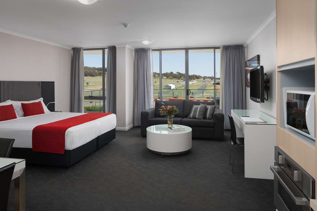 Tonderburine NSW Hotel VIC