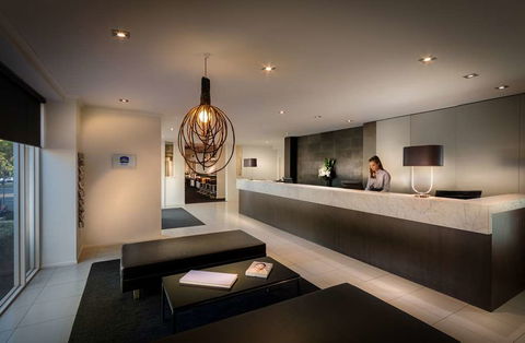 Best Western Plus Travel Inn Hotel - Hotel VIC 1