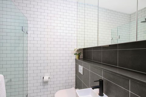 Accommodate Canberra - Parbery - Hotel VIC 3