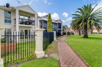 Book Gepps Cross Accommodation Vacations Hotel VIC Hotel VIC