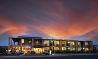 Book Penneshaw Accommodation Vacations Hotel VIC Hotel VIC