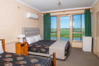 Book Tailem Bend Accommodation Vacations Hotel VIC Hotel VIC