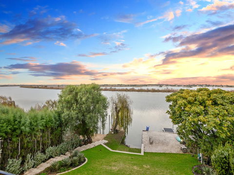Muse On The Murray - Hotel VIC 14