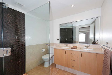 Ocean View-breath Taking Views, Amazing Facilities - Hotel VIC 18