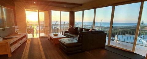 Ocean View-breath Taking Views, Amazing Facilities - Hotel VIC 2