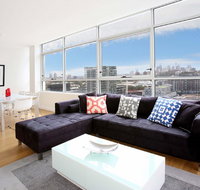 Gadigal Groove - Modern and Bright 3BR Executive Apartment in Zetland with Views - Hotel VIC