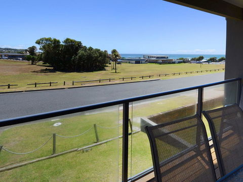 2 Cliff Road - Hotel VIC 4