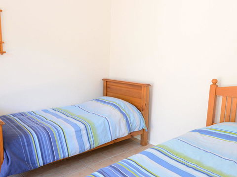 2 Cliff Road - Hotel VIC 2