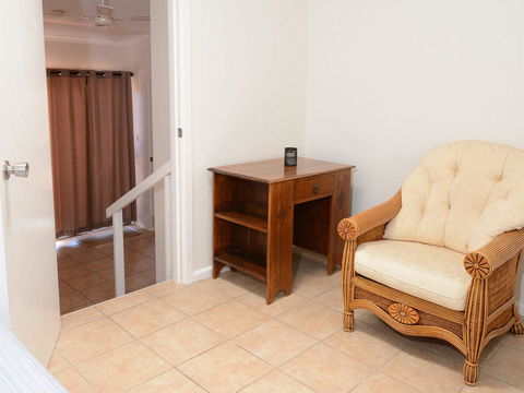 2 Cliff Road - Hotel VIC 10