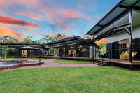Book Humpty Doo Accommodation Vacations Hotel VIC Hotel VIC