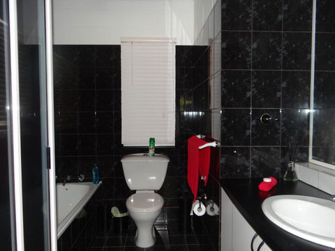 DARWIN'S SHADY ACRES RETREAT - Hotel VIC 33