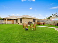 CAPEL Family Home large yard close to beach