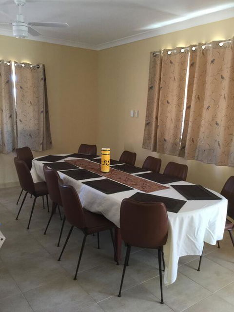 Caretakers Cottage Budget Accommodation - Hotel VIC 1