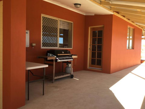 Caretakers Cottage Budget Accommodation - Hotel VIC 0