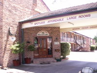 Book Armidale Accommodation Vacations Hotel VIC Hotel VIC