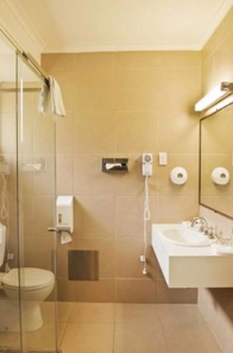 Classic Queen Room 2 In Oakleigh - Hotel VIC 3