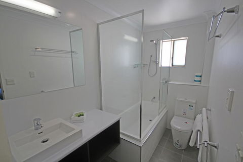 Coffs Harbour Beach Escape - Hotel VIC 1