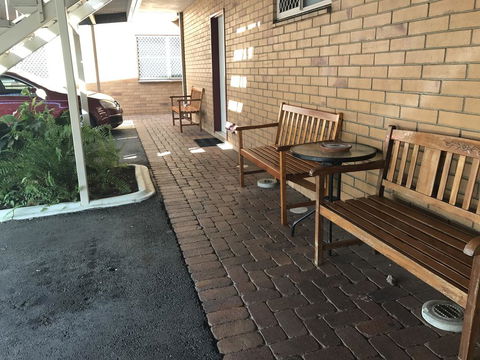 Country Comfort Gin Gin Wild Scotsman Motor Inn - Hotel VIC 2