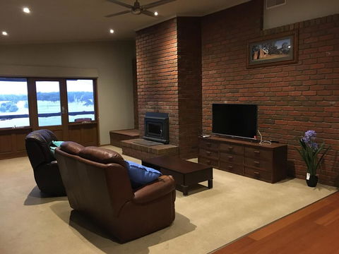 Country Farm House Close To Ballarat - Hotel VIC 3
