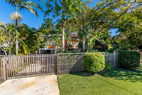 Decked Out For A Fantastic Holiday - (Whole House) Winnett St, Woorim - Hotel VIC 2