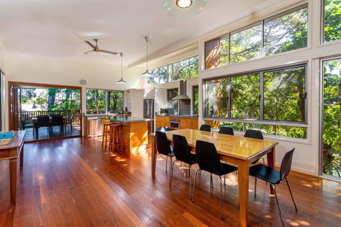 Decked Out For A Fantastic Holiday - Winnett St, Woorim (Upstairs Only) - Hotel VIC 3