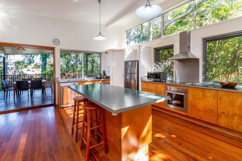 Decked Out For A Fantastic Holiday - Winnett St, Woorim (Upstairs Only) - Hotel VIC 2