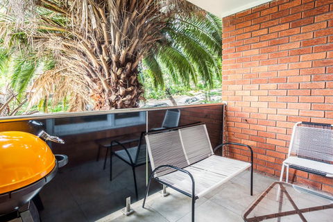 DENHAM DAZE (I677) -L'Abode - Hotel VIC 1
