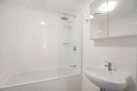 Edge 6/16 Clyde Street - Hotel VIC 3